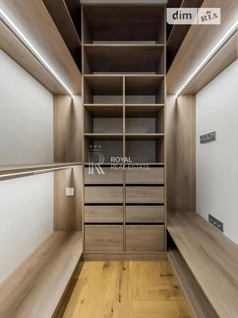 Sale of 3-room apartment 83.6 sq. m. on Ioanna Pavla II st. 12 • I