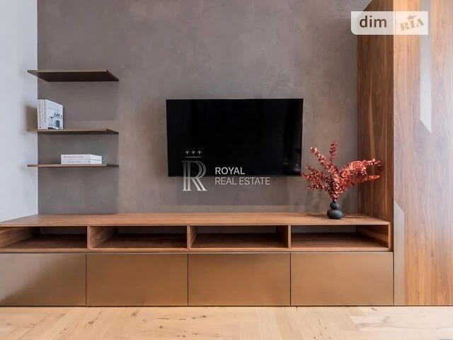 Sale of 3-room apartment 83.6 sq. m. on Ioanna Pavla II st. 12 • I