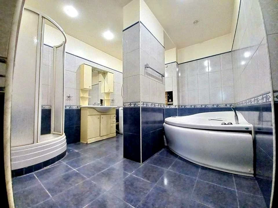 Квартира. Київ, Борщагівська вул.