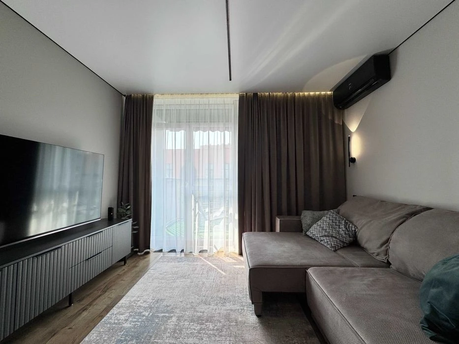 Без комісії! Продаж дизайнерської 1-кім. 44м2 атмосферним, в