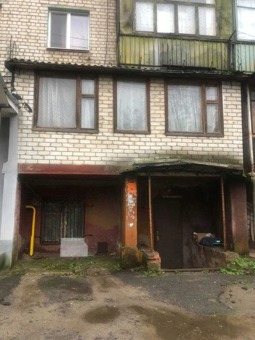 Selling a 2-room apartment in Odessa.