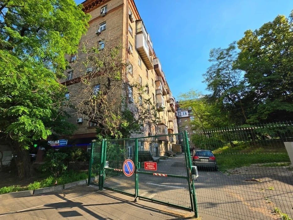 Можливий безготівковий розрахунок! Продаж 2-к Сталінки під р
