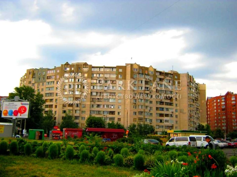 Квартира. Київ, Анни Ахматової вул.