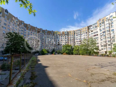 Квартира. Київ, Анни Ахматової вул.