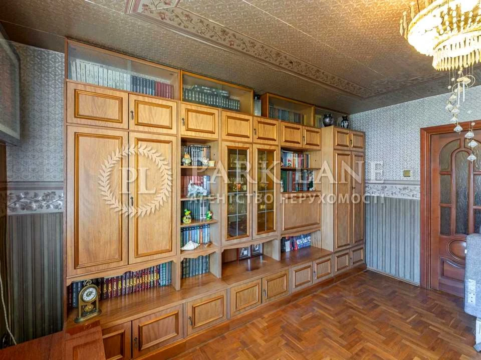 Квартира. Київ, Анни Ахматової вул.