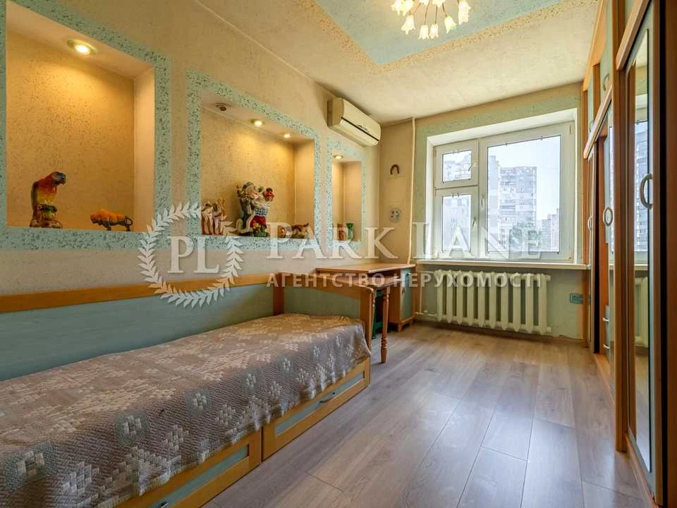 Квартира. Київ, Анни Ахматової вул.