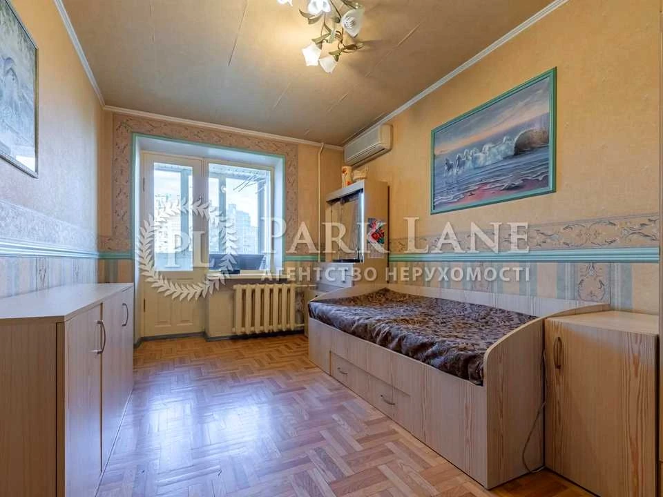 Квартира. Київ, Анни Ахматової вул.
