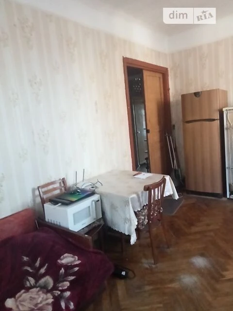 Продаж кімнати 28 кв. м на вул. Васильківська 27 • ID 347736