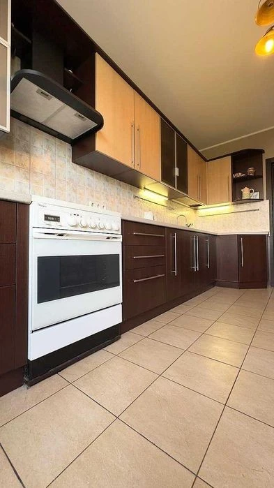 Продаж 3-х кімн квартири з ремонтом метро Позняки Григоренка