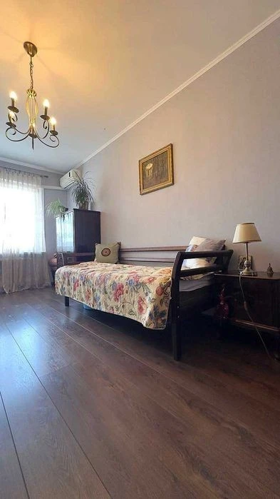 Продаж 3-х кімн квартири з ремонтом метро Позняки Григоренка
