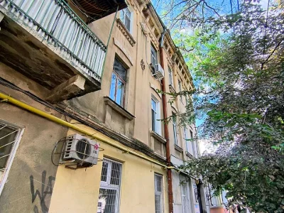 Квартира. Одеса, Середньофонтанська вул.