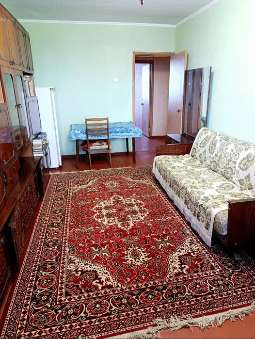 CERTIFICATE! Selling a real 3-room apartment on Rogansky Prospekt.
