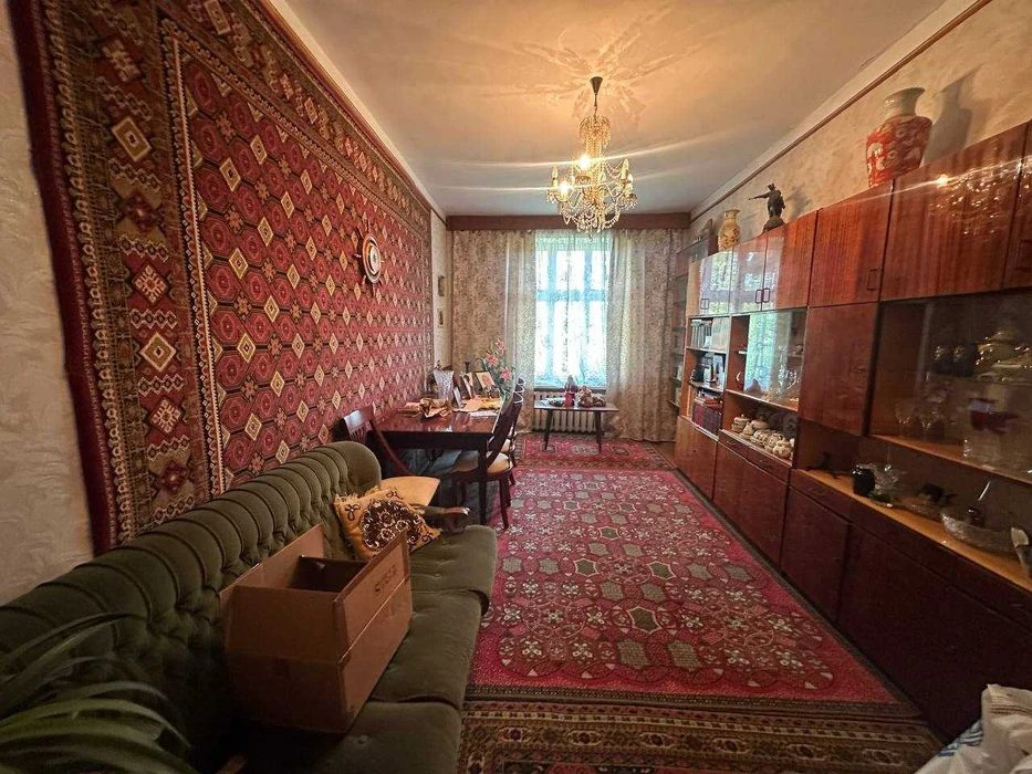 Продам трехкомнатную квартиру в центре Одессы ул. Новосельского