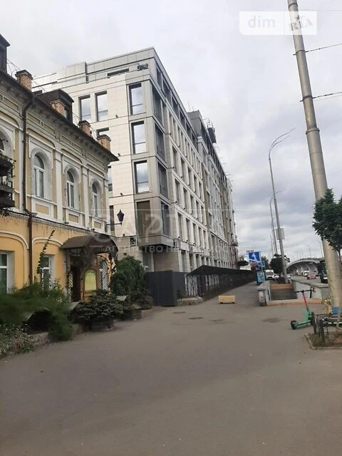 Sale of 2-room apartment 72 sq. m. on Naberezhno-Khreshchatytska Street 21