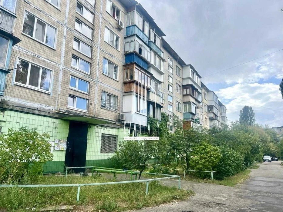 Продаж 2-кімнатної квартири вул. Мілютенка, 12-а