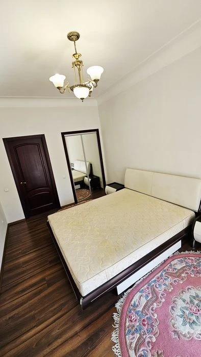 Продам 3кв. Центр, сталинка 2 этаж, гараж, набережная