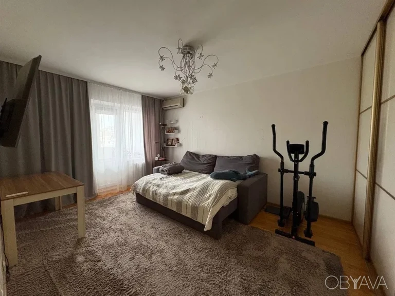 2 кімн. квартира вул. Драгоманова, 8