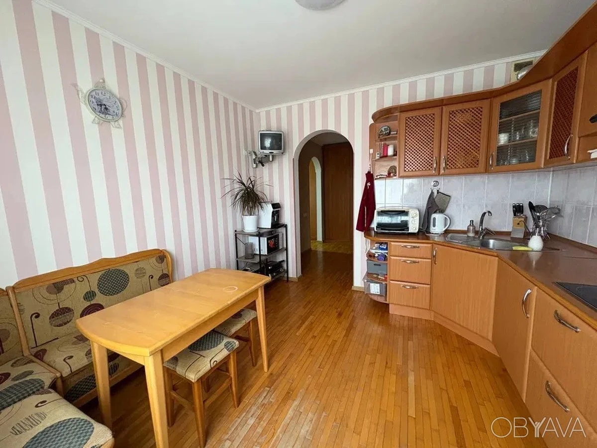 2 кімн. квартира вул. Драгоманова, 8