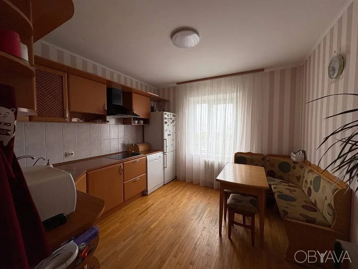 2 кімн. квартира вул. Драгоманова, 8
