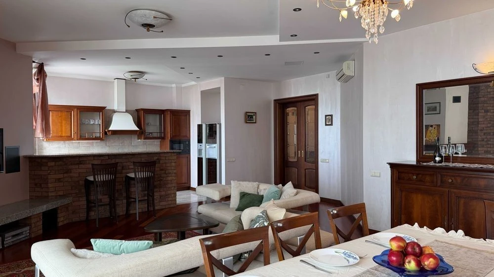 For sale 3-room apartment in the Center | Shevchenkivskyi district | B