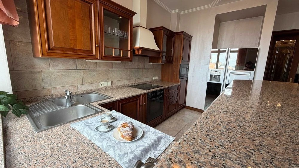 For sale 3-room apartment in the Center | Shevchenkivskyi district | B