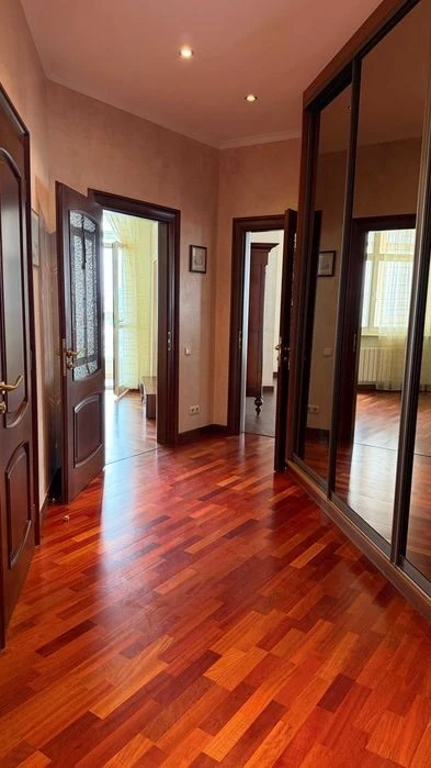 For sale 3-room apartment in the Center | Shevchenkivskyi district | B