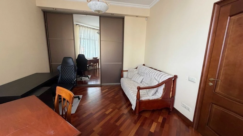 For sale 3-room apartment in the Center | Shevchenkivskyi district | B