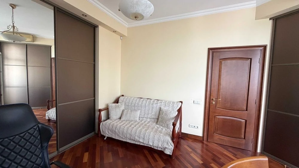 For sale 3-room apartment in the Center | Shevchenkivskyi district | B