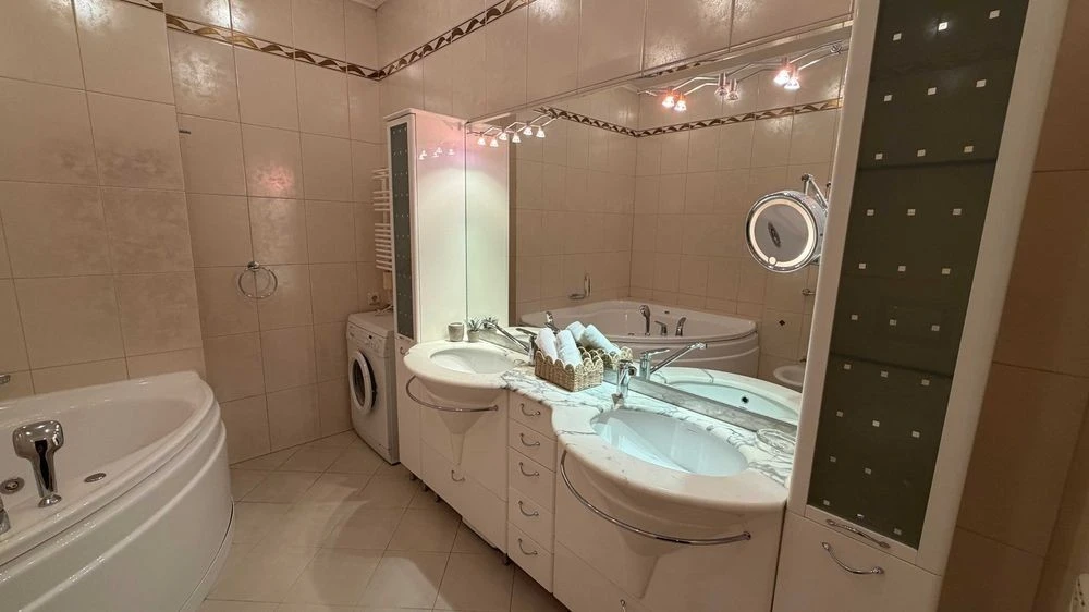 For sale 3-room apartment in the Center | Shevchenkivskyi district | B