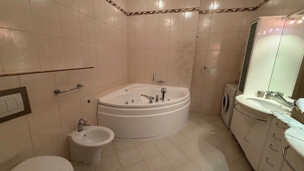 For sale 3-room apartment in the Center | Shevchenkivskyi district | B
