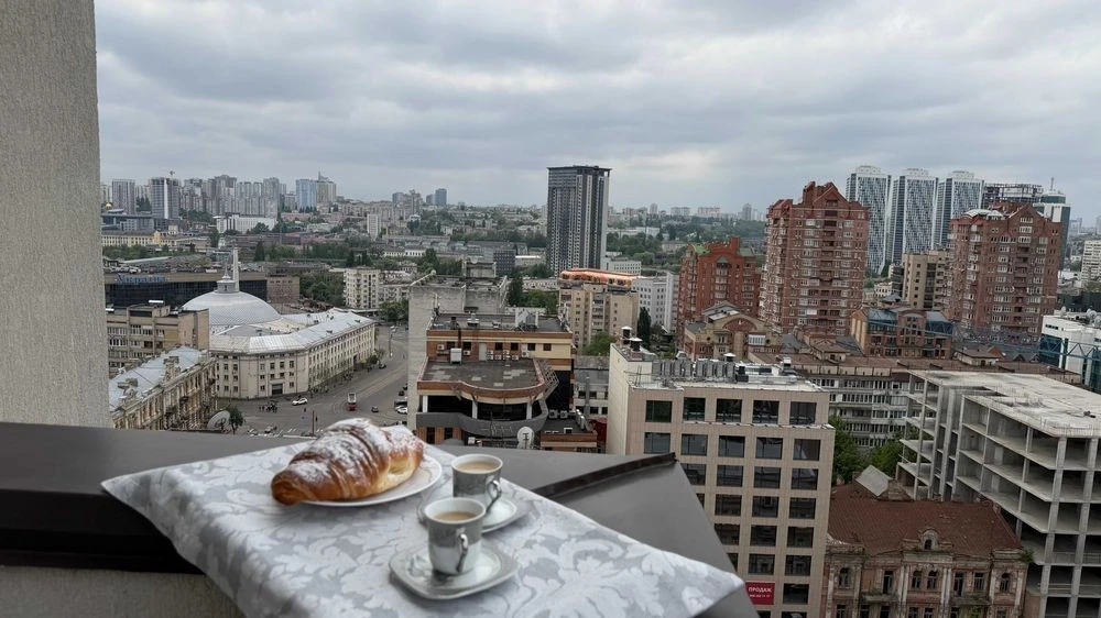 For sale 3-room apartment in the Center | Shevchenkivskyi district | B
