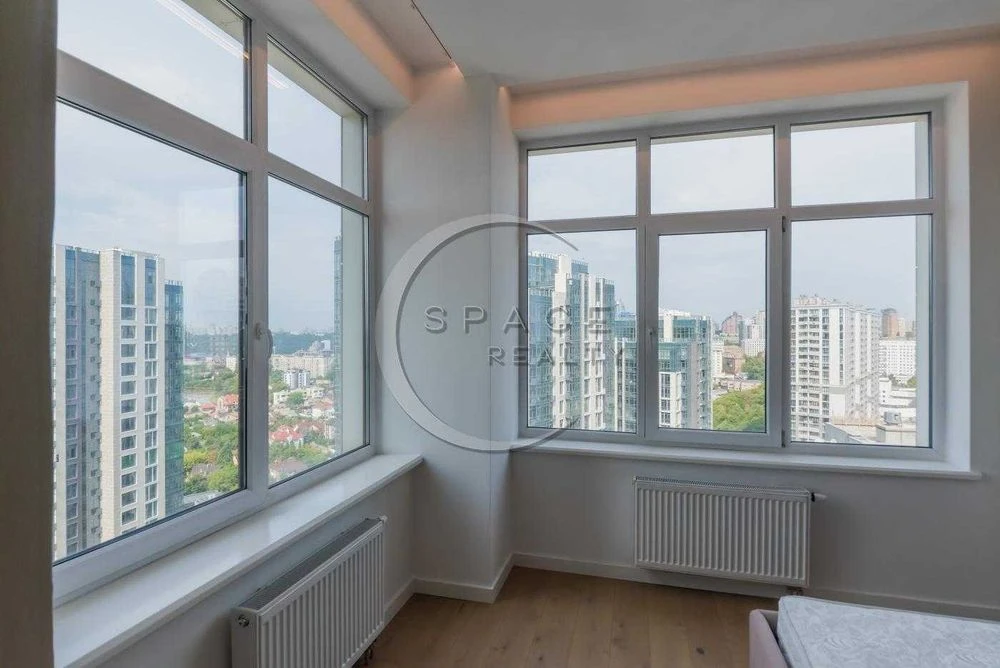 Продаж 3-кімнатної квартири Верхогляда 17 (Драгомирова) ЖК Н