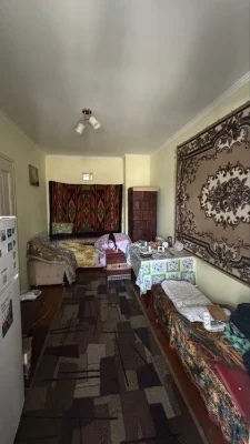 Продається квартира в напівособняку з міськими комунікаціями
