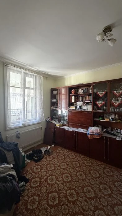 Продається квартира в напівособняку з міськими комунікаціями
