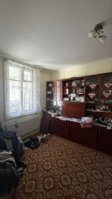 Продається квартира в напівособняку з міськими комунікаціями