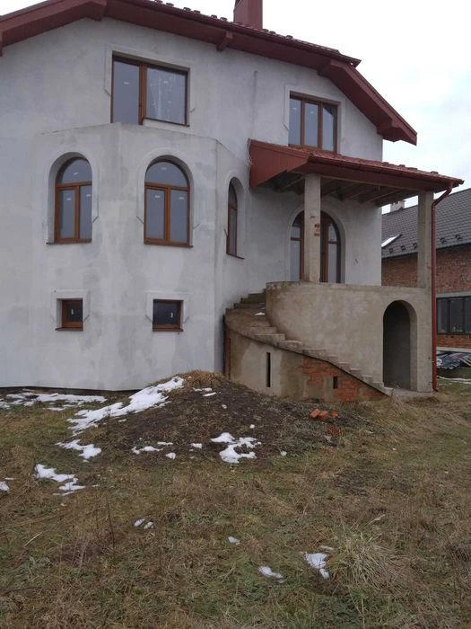 Продається сучасний будинок в передмісті Івано-Франківська