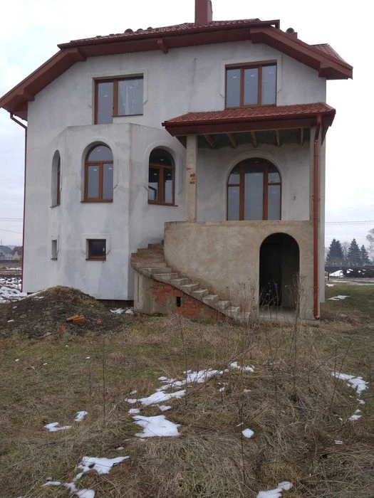 Продається сучасний будинок в передмісті Івано-Франківська