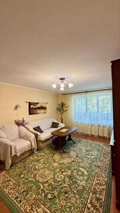 Продаж 4 кінатної дворівневої квартири по вул. Відінська