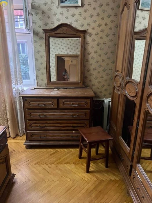 Продам 2х комнатную квартиру возле парка Победы