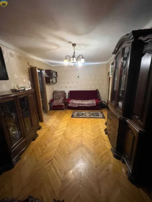 Продам 2х комнатную квартиру возле парка Победы