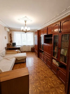 У продажу простора 3 кімнатна квартира на вул. Ільфа і Петро