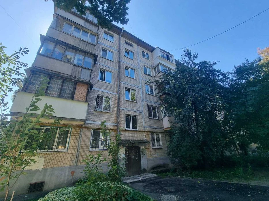2,5 % комісія продам 2 кім квартиру вул Шалімова 29