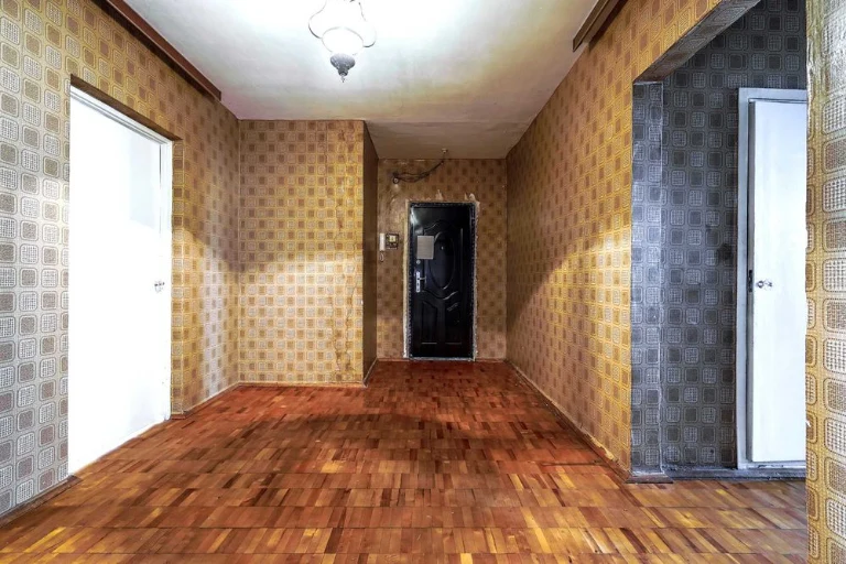 Продам 3х кімнатну квартиру під ремонт