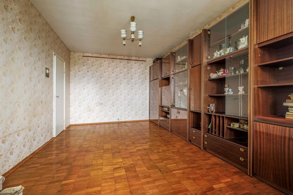 Продам 3х кімнатну квартиру під ремонт