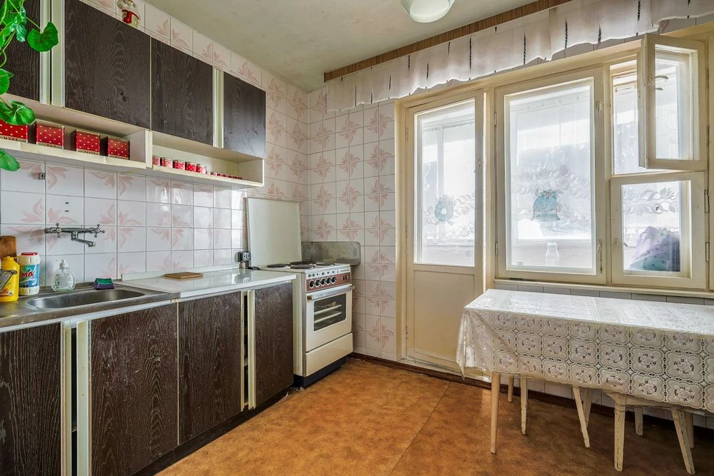 Продам 3х кімнатну квартиру під ремонт