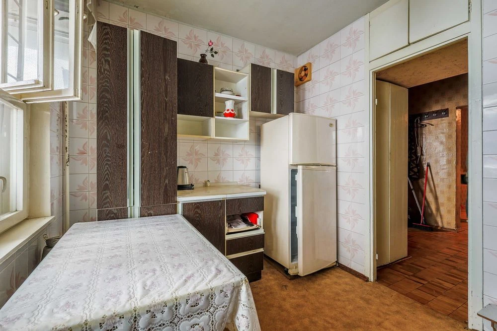 Продам 3х кімнатну квартиру під ремонт