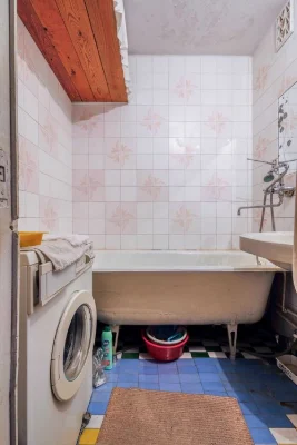 Продам 3х кімнатну квартиру під ремонт