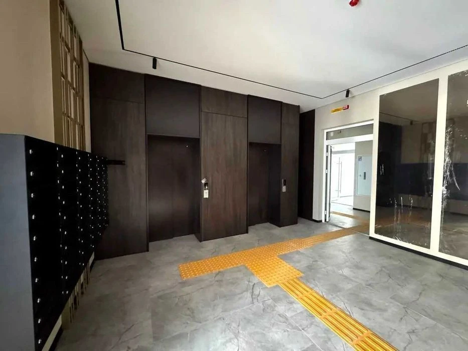 New England, Preston, 1 room with balcony 45 sq m, Vasylkivska,