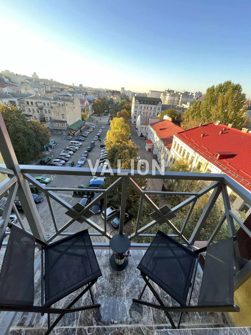 Продам 1-кімнатну квартиру з ремонтом вул.Нижній Вал 27/29,