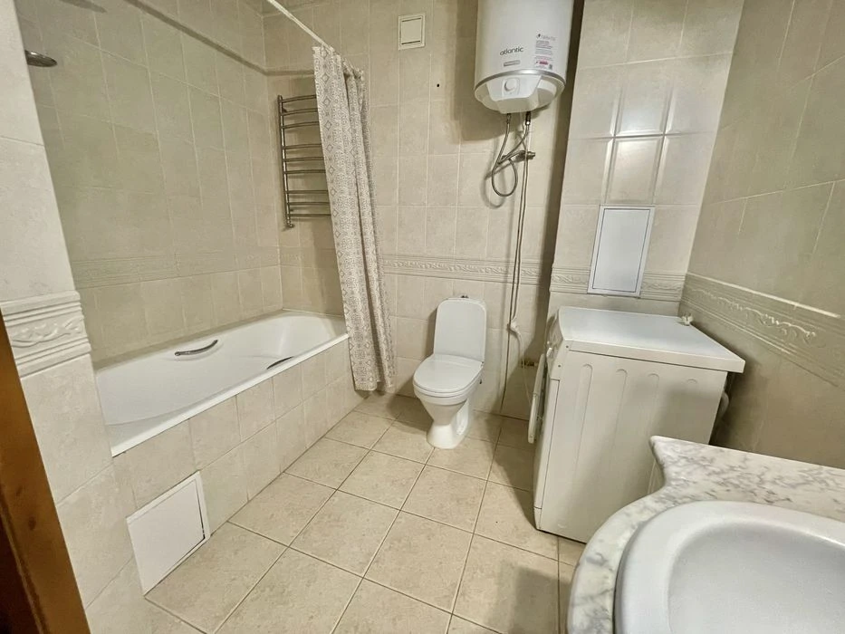 Печерськ! 3К сталінка з видом на Ботсад | 3,4 м стелі | $165